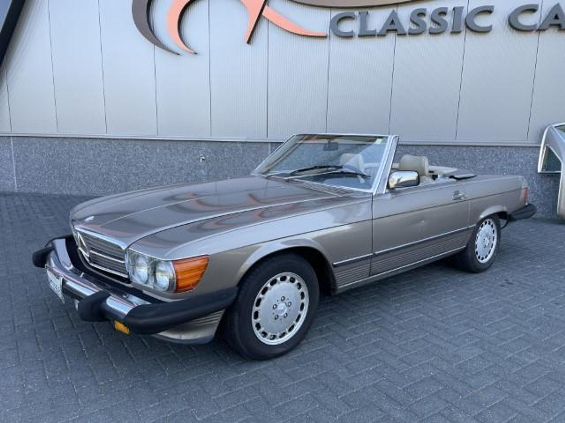 1988 Mercedes-Benz W107