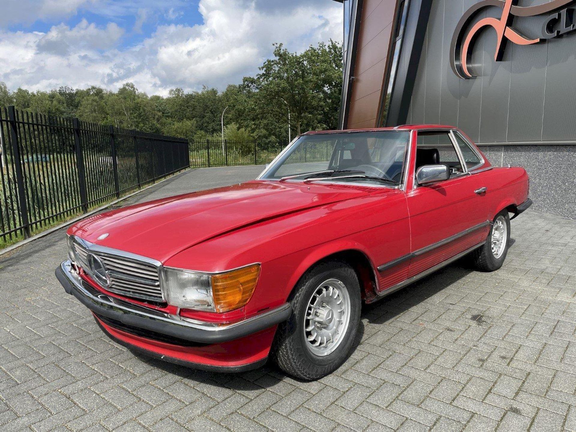 1984 Mercedes-Benz W107