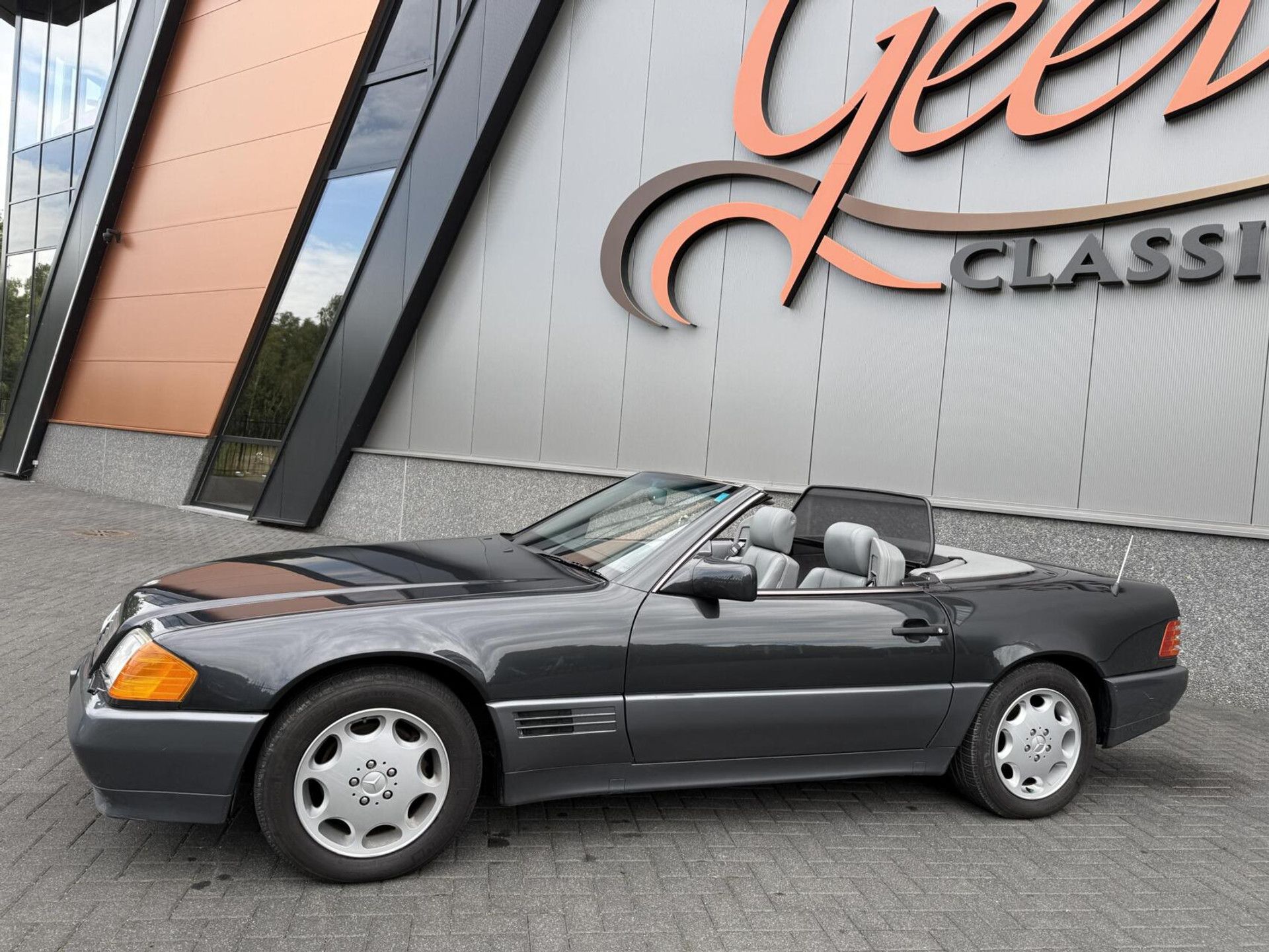 1993 Mercedes-Benz W107