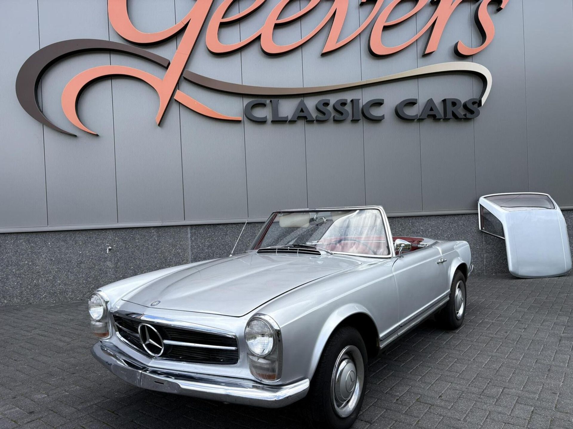 1966 Mercedes-Benz W113 Pagode 230SL