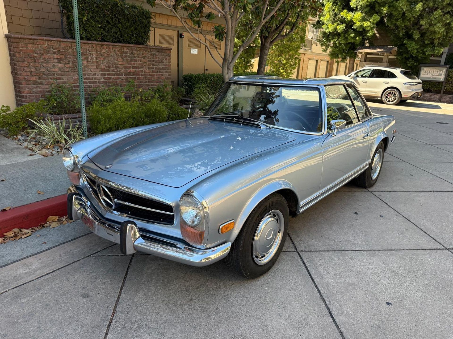 1971 Mercedes-Benz W113 Pagode 280SL